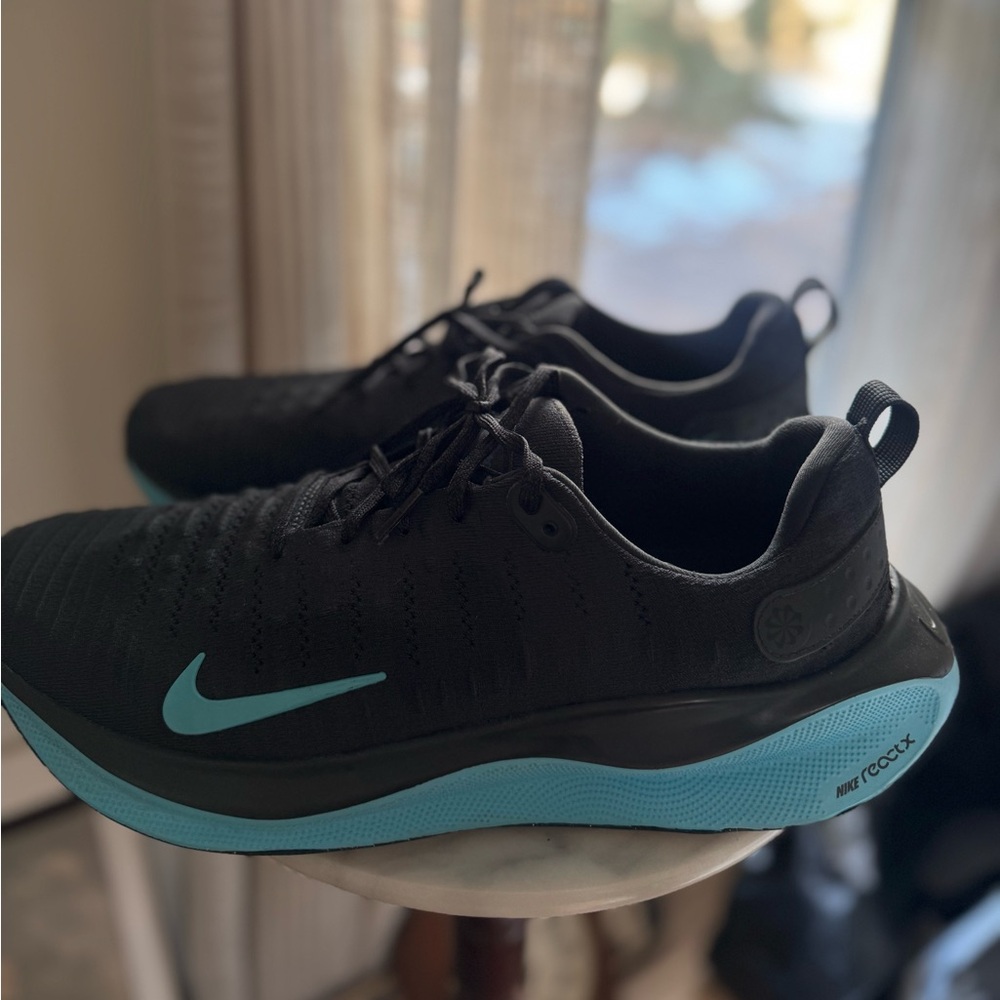 Nike Men's Black and Teal Athletic Shoes